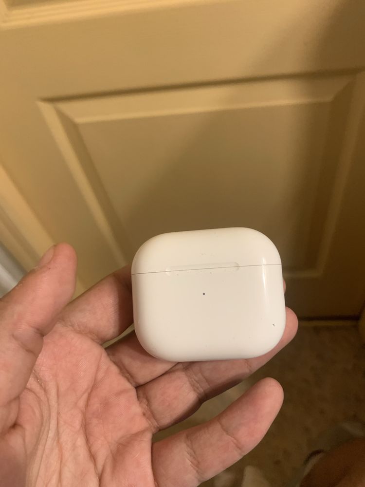 AirPods 3 (кейс + левый наушник, правый утерян)
