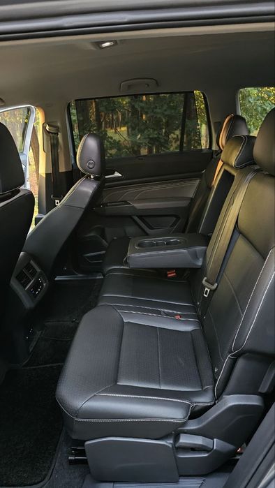 Продам авто VW Atlas 22