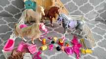 Zestaw Barbie stajnia z końmi