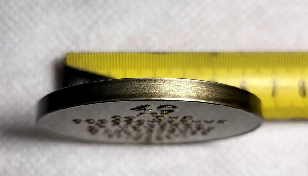 Редкая настольная медаль, Харьков 40,лет,статуэтка, sharp