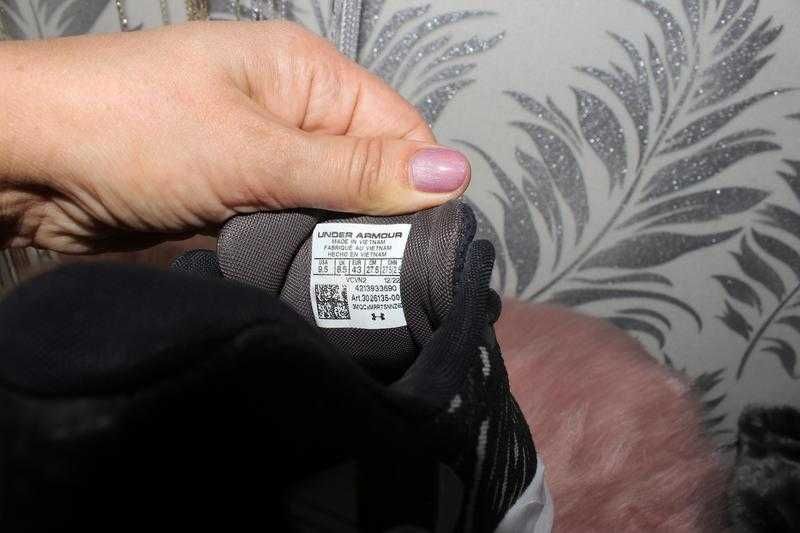 Under armour кросівки 27.8 см устілка