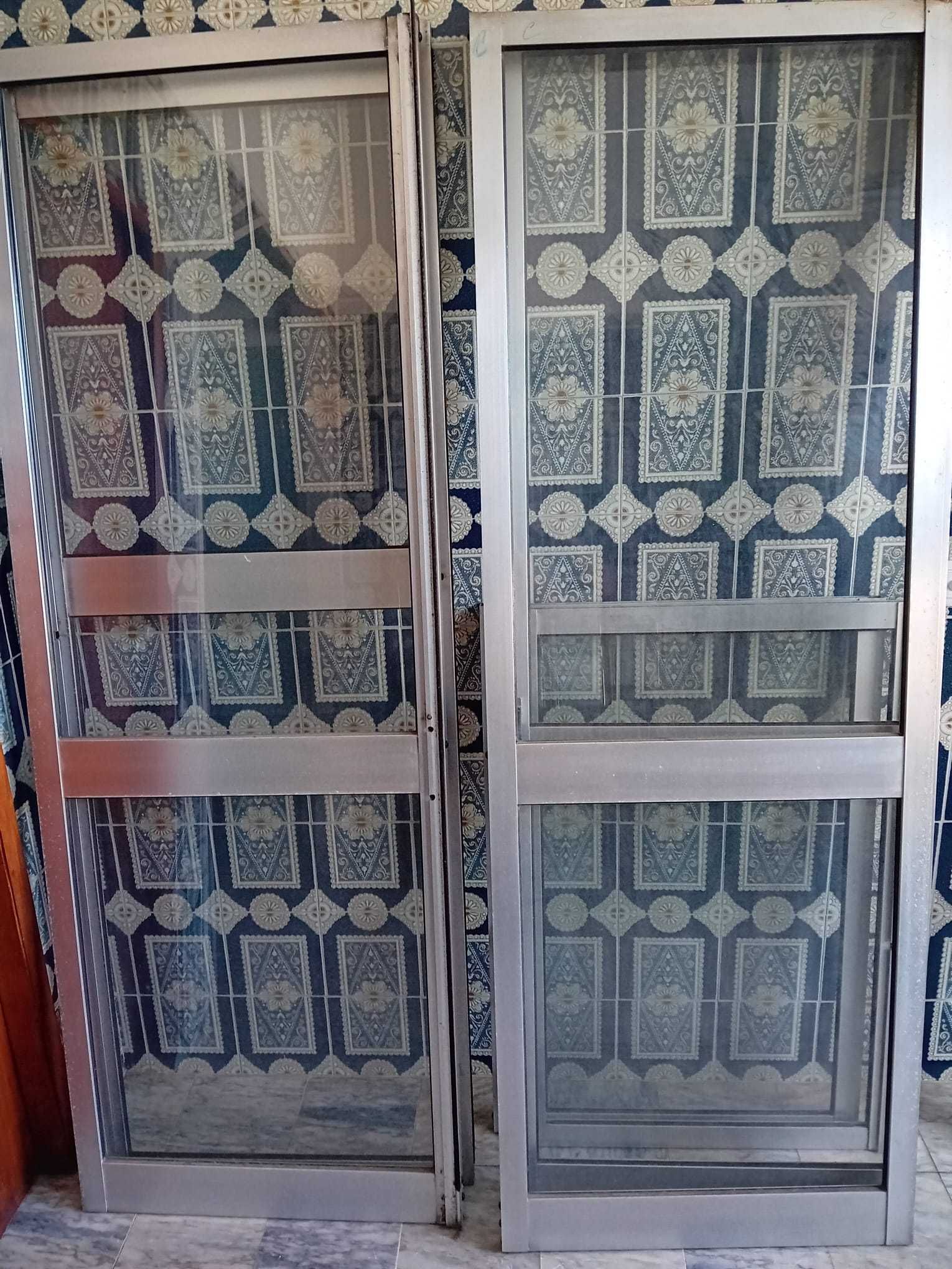 Vende-se 3 portadas em alumínio