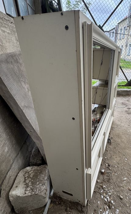 Debowa gablota przeszklona  ekspozycja wystawa podswietlana