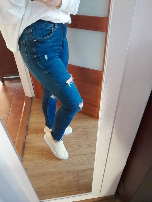 Dżinsy z dziurami XS/34