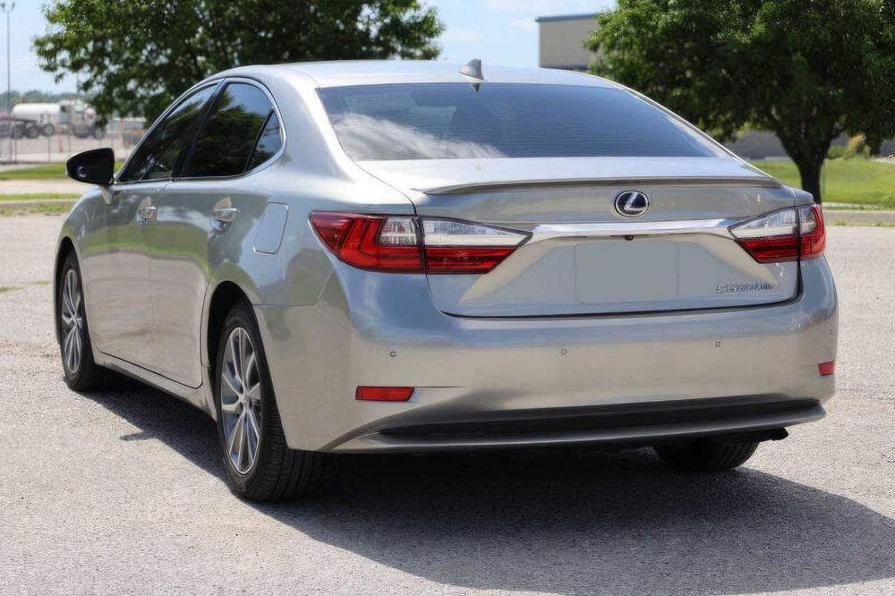 Lexus ES 300h      2018