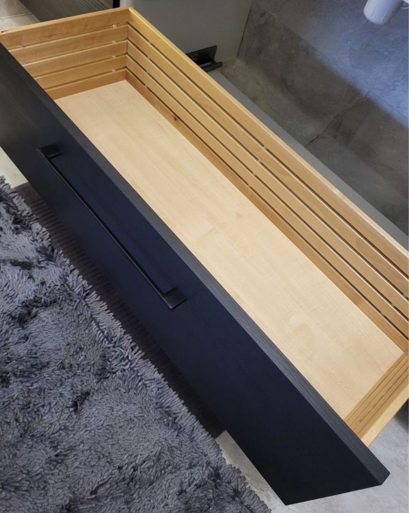 Trzy szafki IKEA w kolorze czarnym