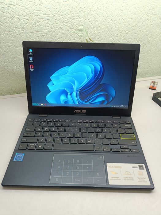 Asus VivoBook 11.6", L210 Intel Celeron Компактный, Почти Новый без БП
