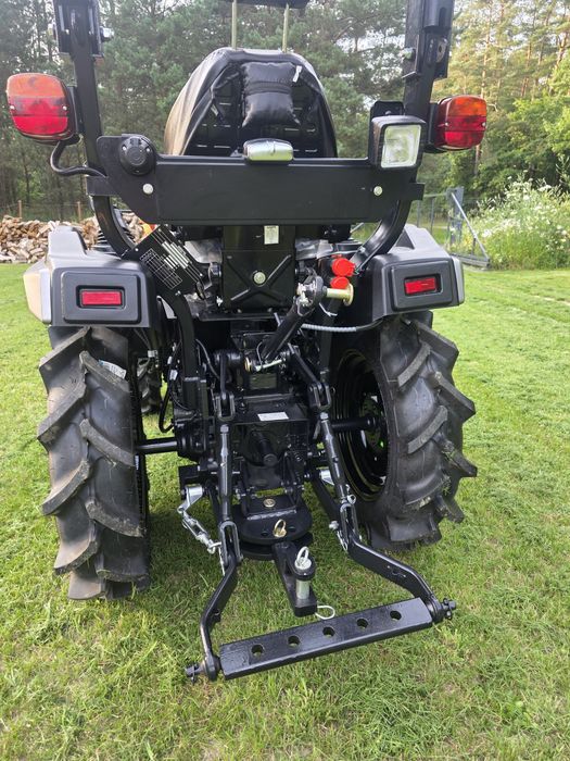 Ciągnik ogrodniczy Solis S26 9+9 4x4 rewers oś HD Czarny