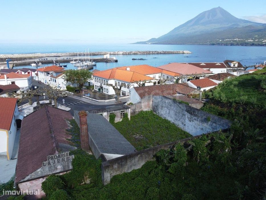 Terreno no Centro da Vila das Lajes do Pico, com 1.215m², potencial...