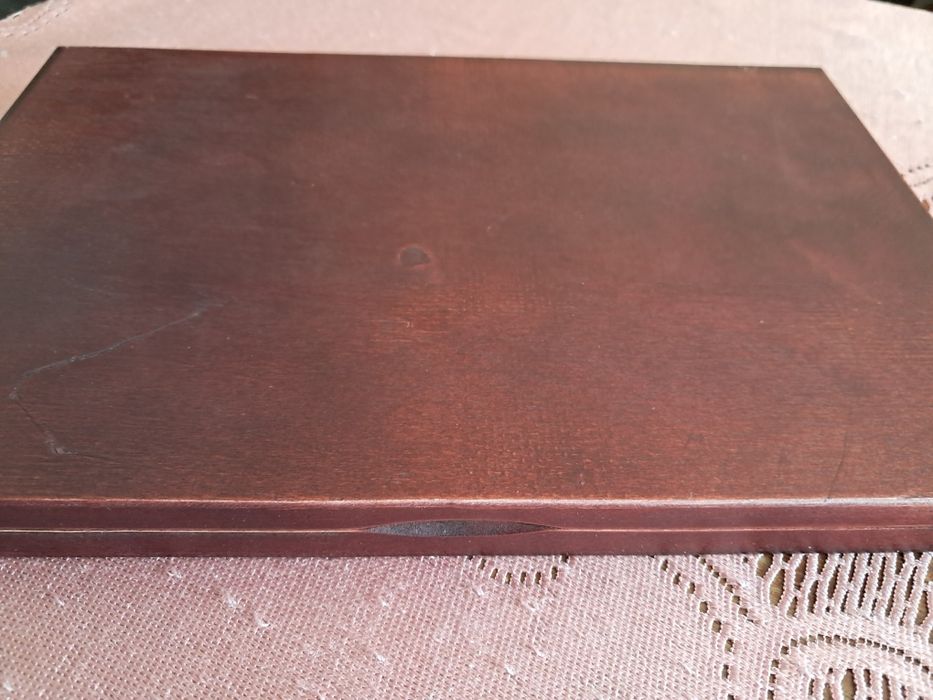 Drewniana szkatułka na medale