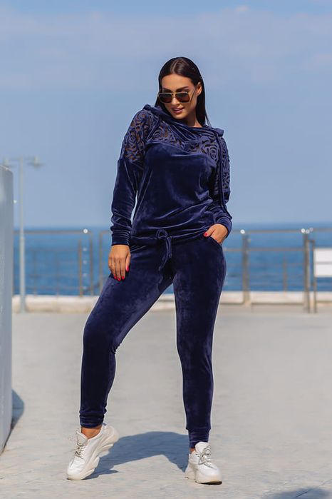 Велюровий костюм з перфорацією на кофті