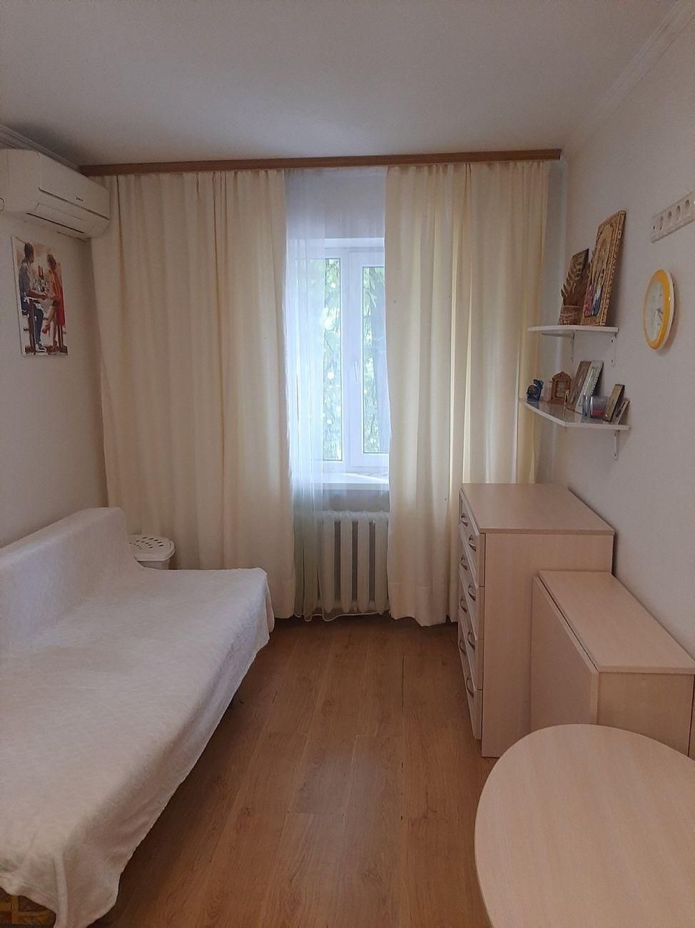 Продам классную  коммуну на Черемушках  (671-963)
