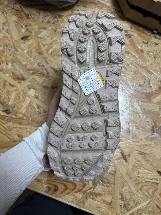 Жіночі трекінгові кросівки для міста Hoka Tor Summit 2 розмір 40