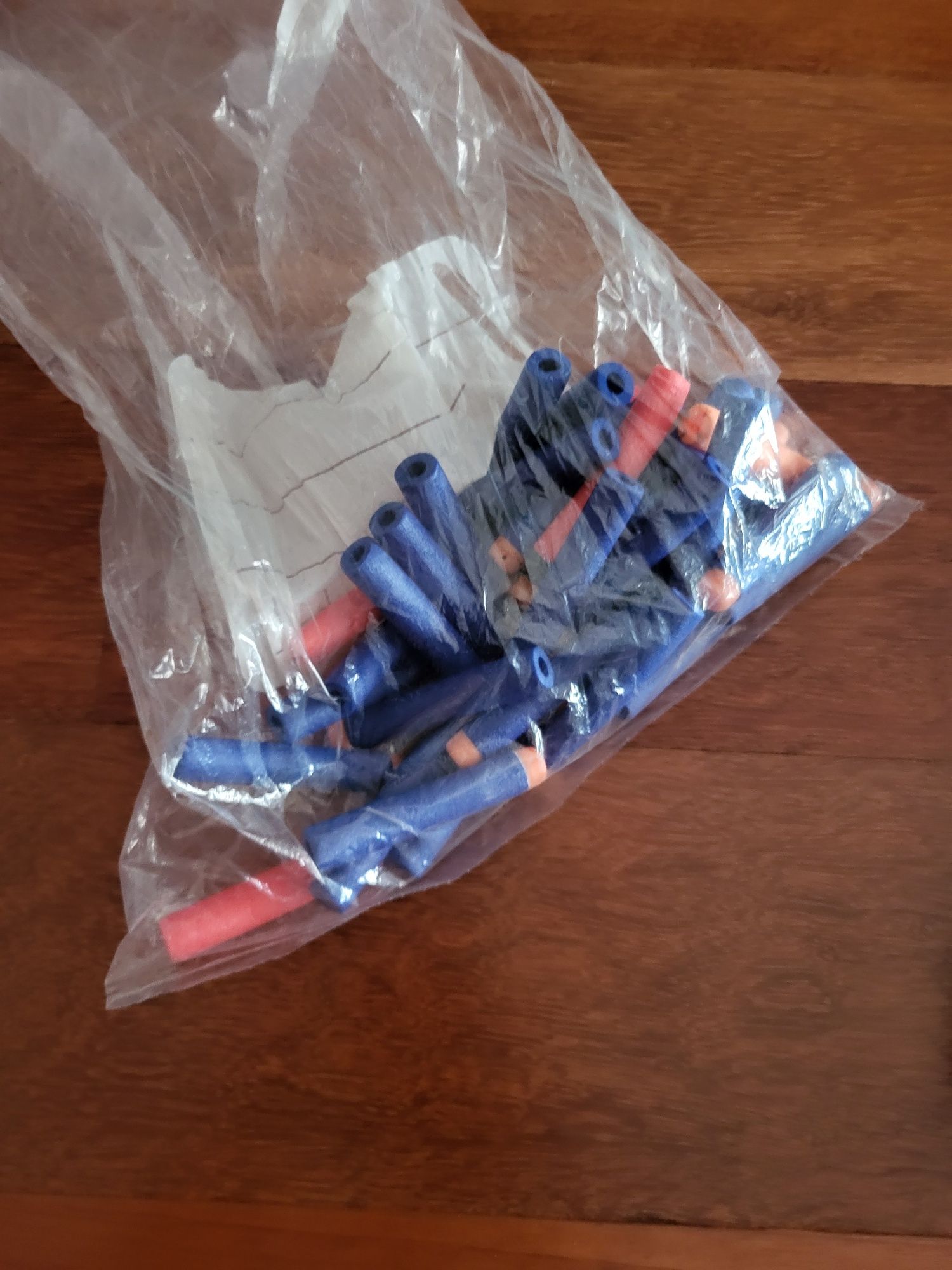2 pistolas tipo NERF com 37 munições