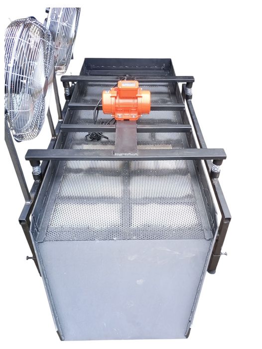 Przesiewacz do pelletu z wentylatorem