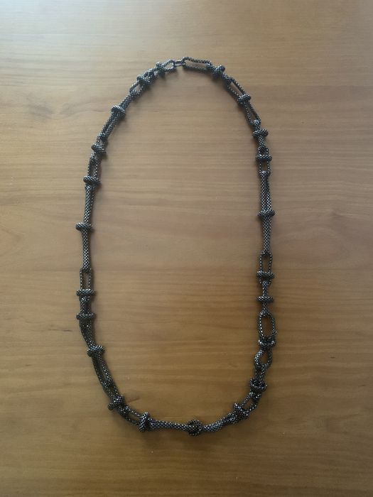 Colar cinzento marca Pedra Dura