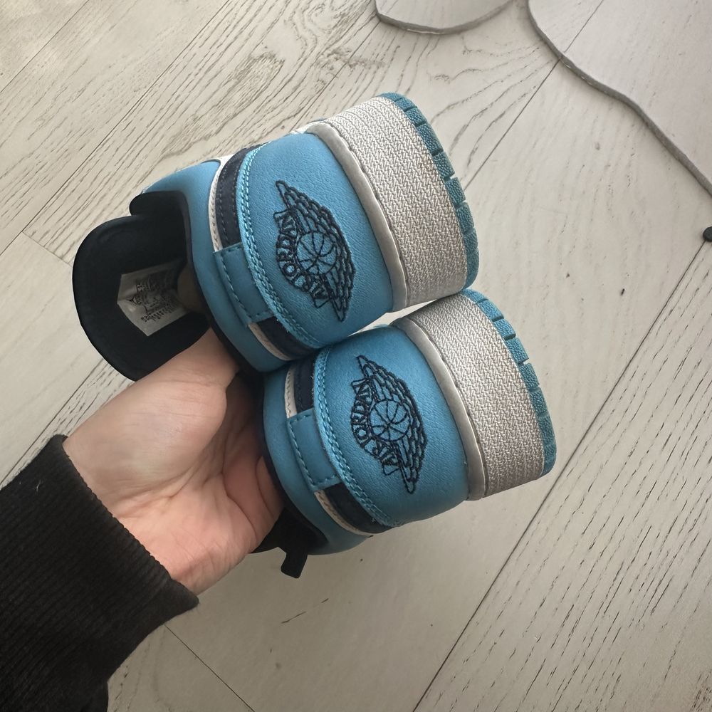 buty snikersy nike air jordan 1 UNC