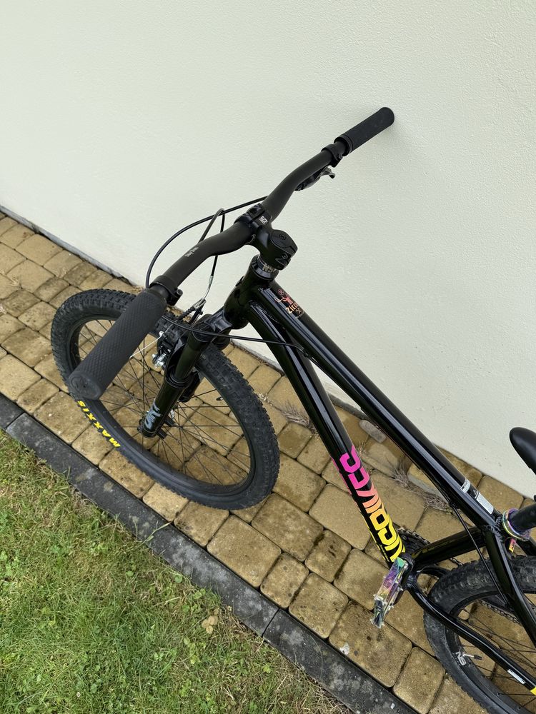 Rower NS Bikes Zircus Dirt 26” | Maxxis | Nowe gripy i pedały