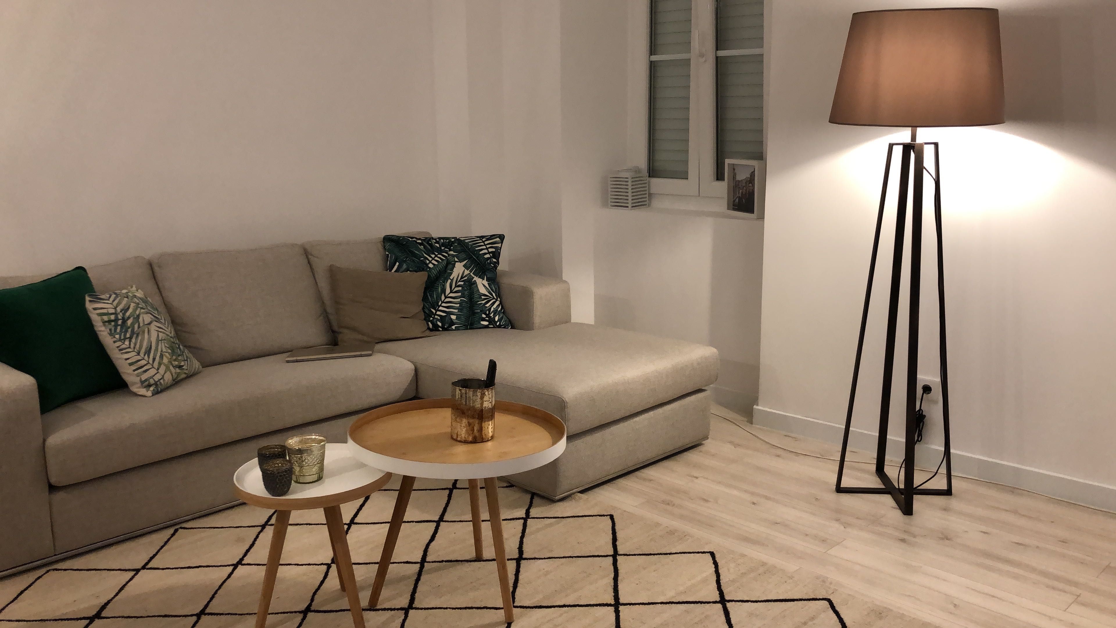 Sofá com chaise - longue