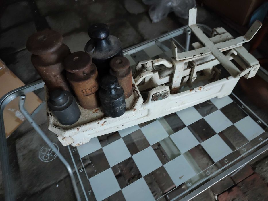 Stara Waga Odważniki 6 sztuk PRL Szalkowa Towarowa Tacki Metal Przemys