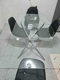 Mesa de vidro +quatro cadeiras