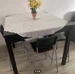 Mesa alta com cadeira