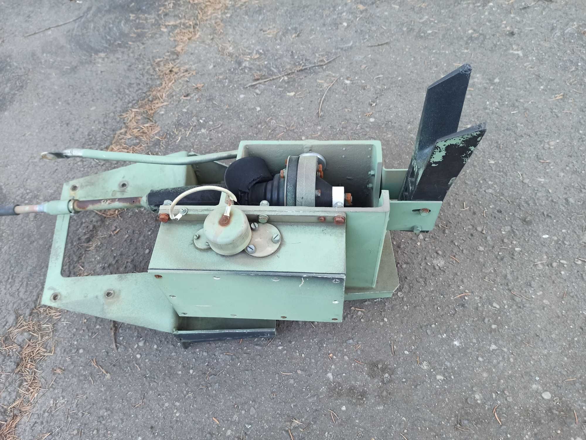Antena prętowa maszt MPA-1 radiostacji R140 z nadwozia STAR 266