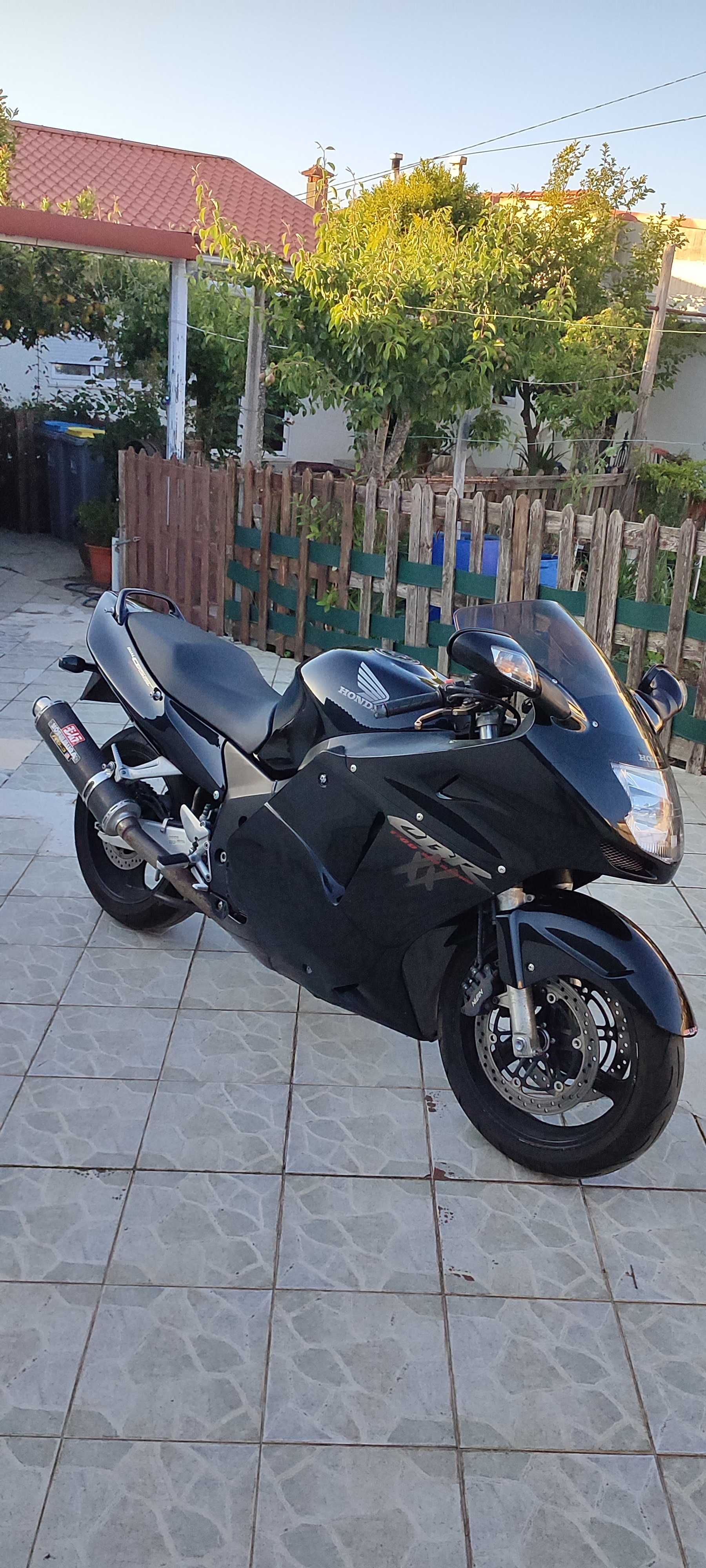 Honda CBR 1100 XX superblackbird