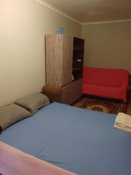 1-ком. чистая  посуточно, почасово. Р-н  паркШевченка