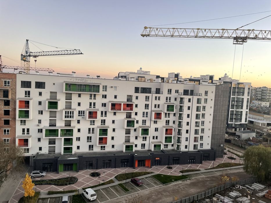 Готовий до ремонту 3-х кімннатний сирець біля міського озера