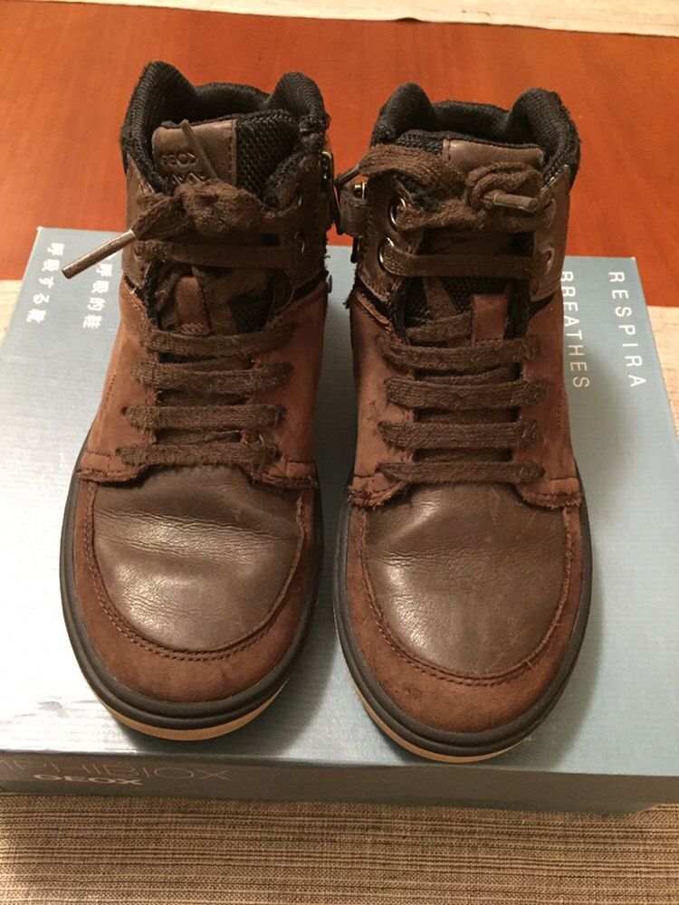 Botas Geox em pele na cor castanho nr 31