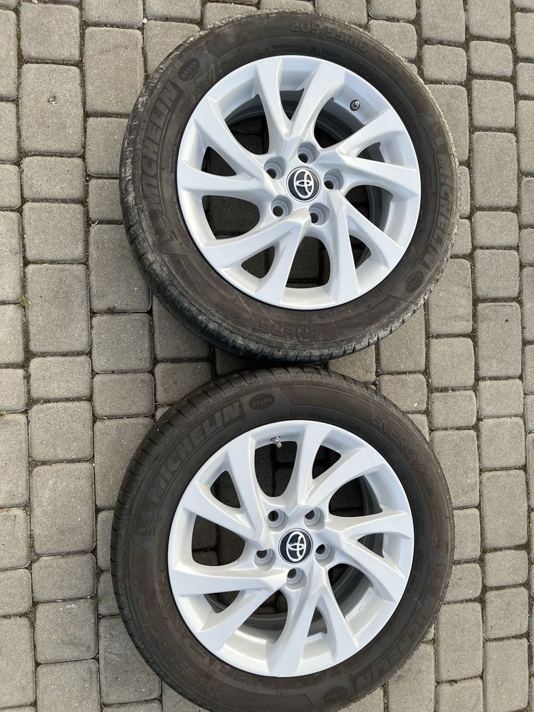 Alufelgi 5x114,3 16 cali Toyota Auris Avensis Corolla opony 205/55/16