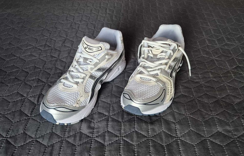 Ténis ASICS Gel Kayano 14  -  tamanho 42,5