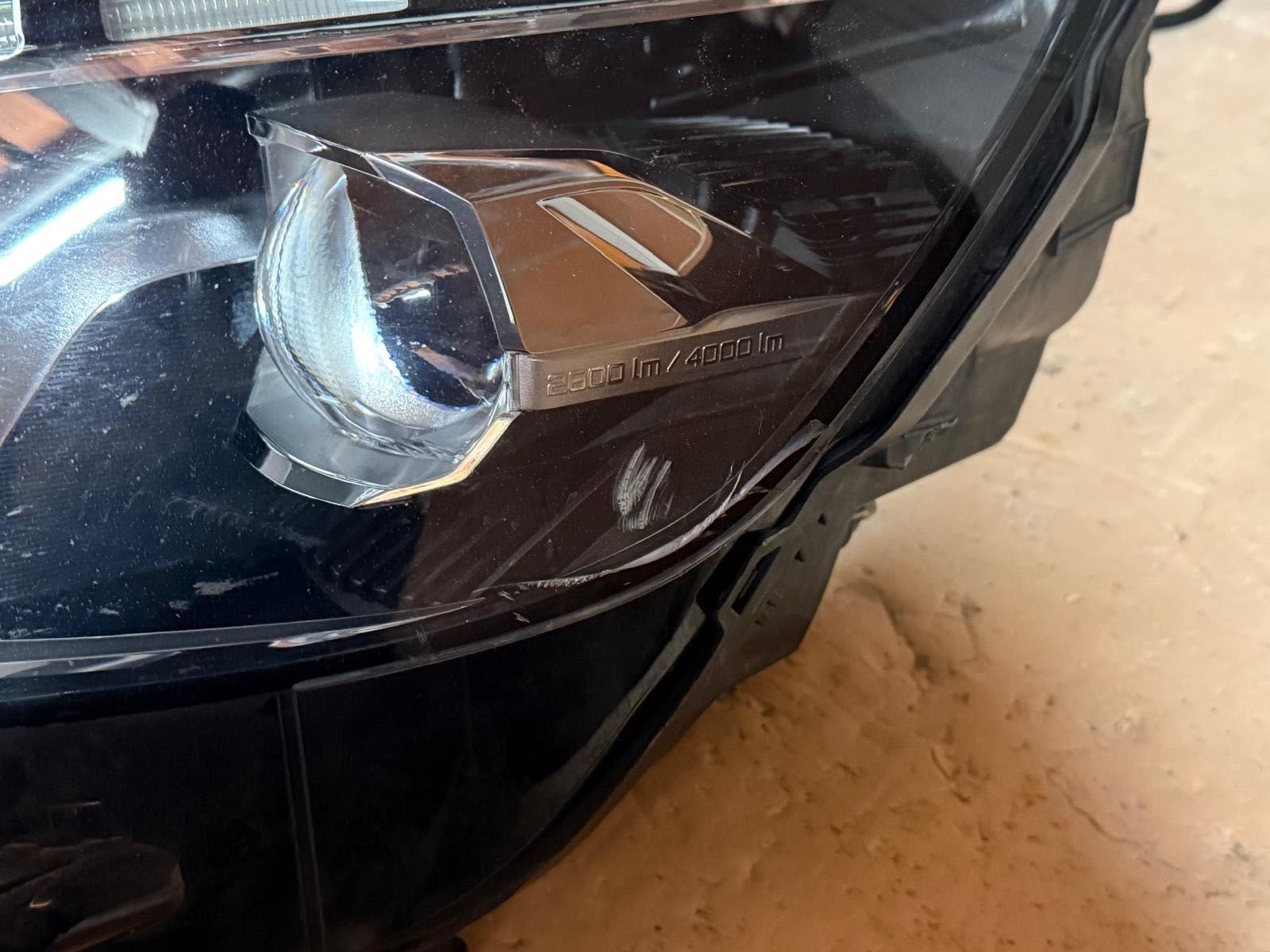 Vendo ótica de peugeot 5008