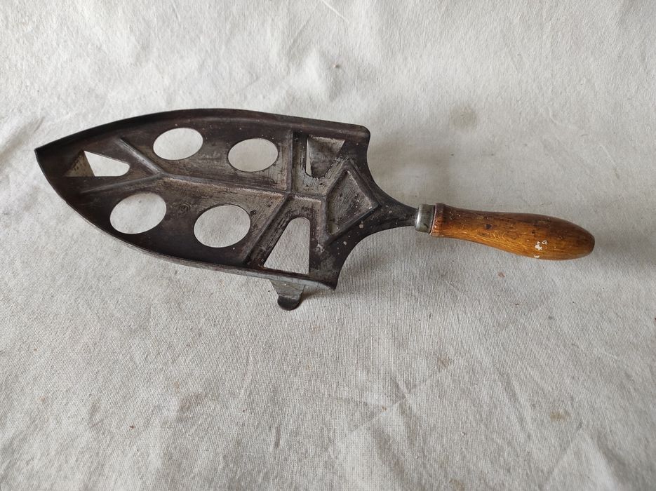 Stara podstawka pod żelazko PTM okres PRL