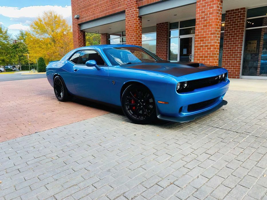 Dodge Challenger SRT Hellcat      2016