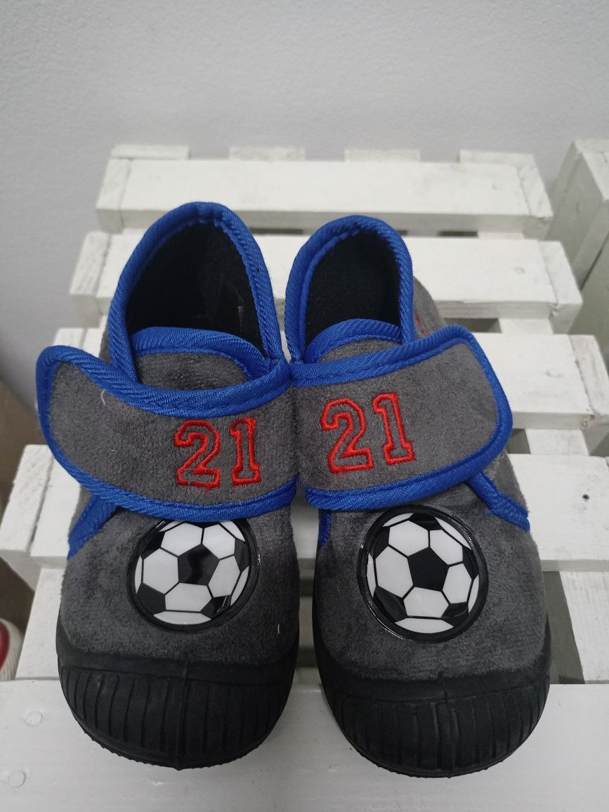Buty/ pantofle chłopięce rozmiar 25