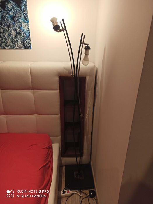 Lampa pokojowa stojaca podwójna.