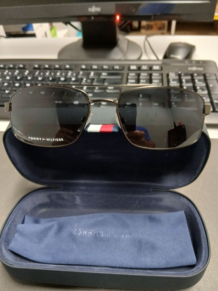 Óculos de sol homem. Tommy hilfiger.