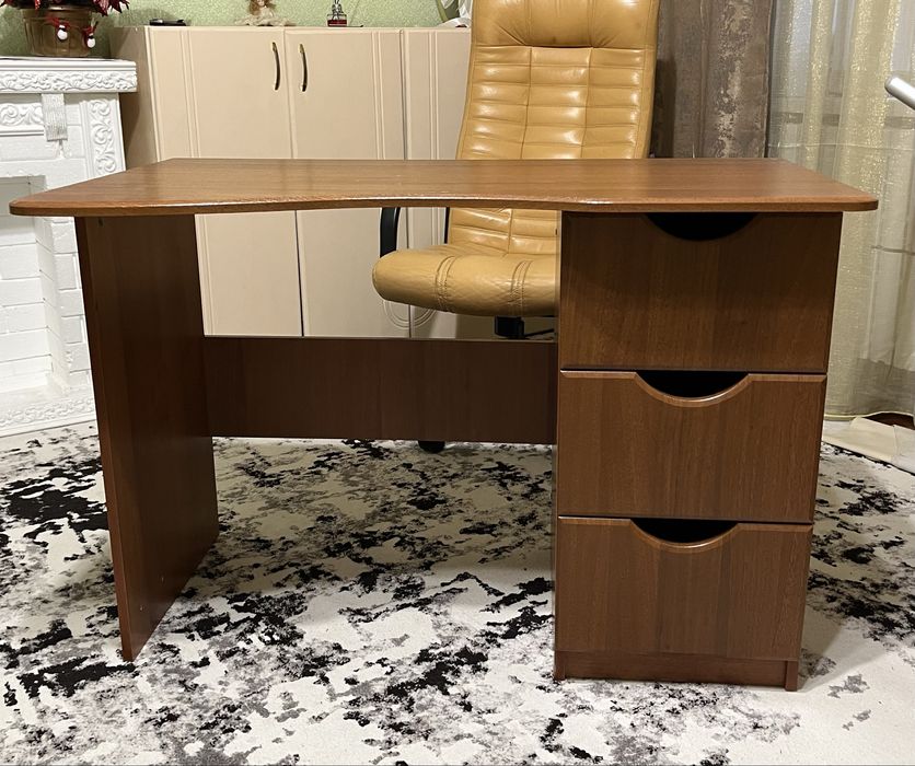 Письменный стол…