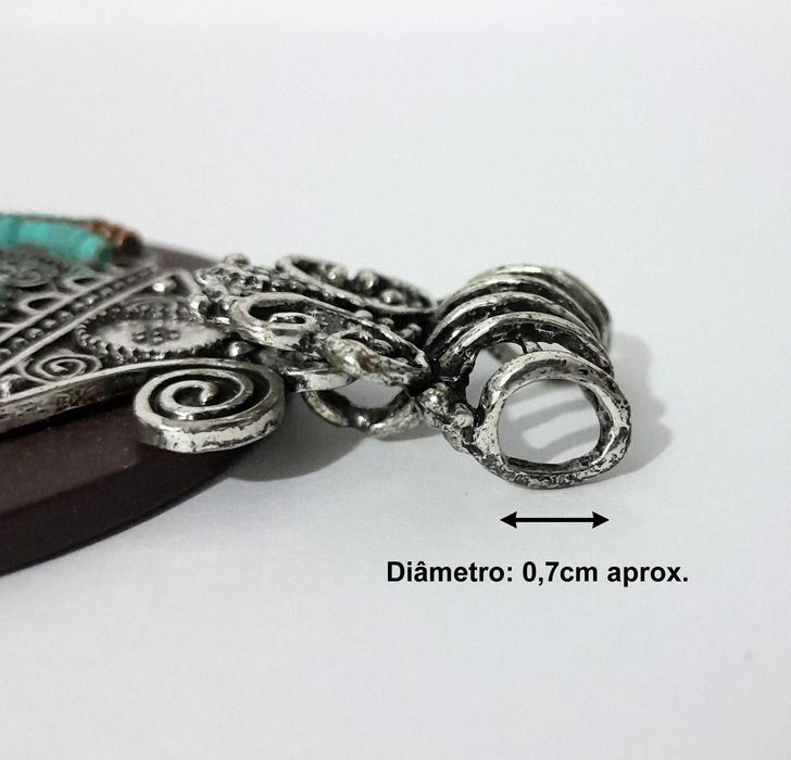 Pendente para colar estilo boho em madeira com pedra azul