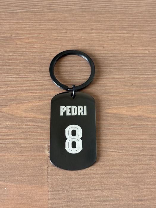 Czarny brelok z grawerem Pedri 8 FC Barcelona