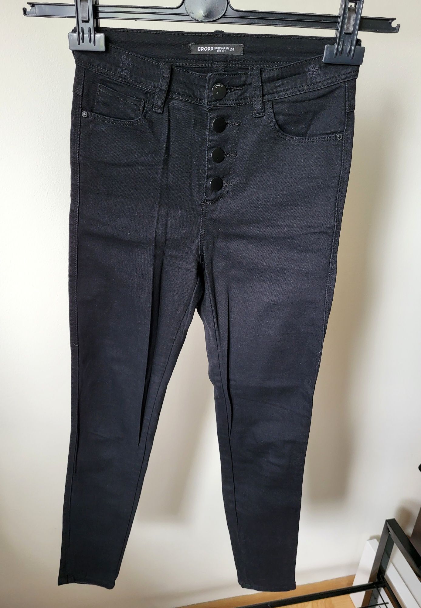 Czarne spodnie jeansowe z guzikami Cropp wysoki stan rozmiar xs