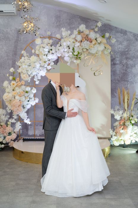 Весільна сукня білого кольору