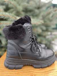 Зимові чоботи ,черевики,привезені з Німеччини 38,5р.25см.