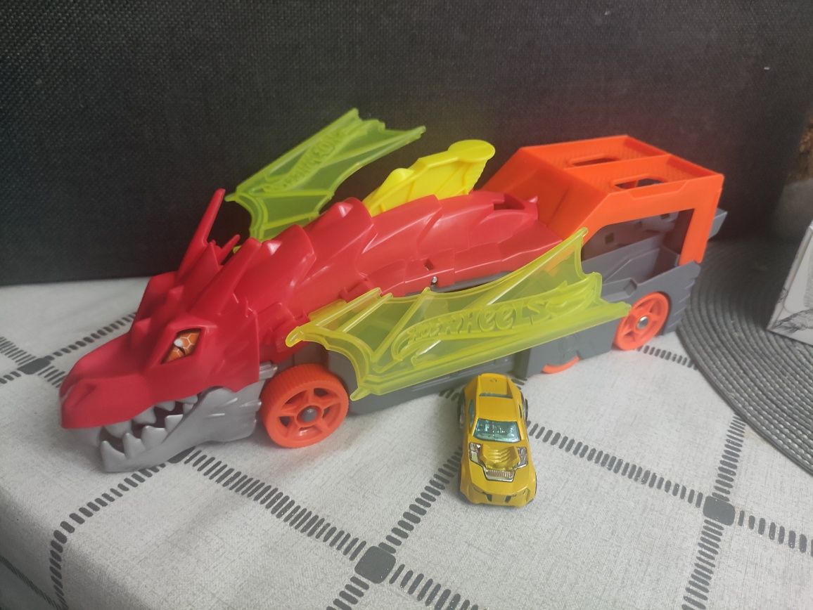 Hot Wheels Smok Transporter- Wyrzutnia + autko