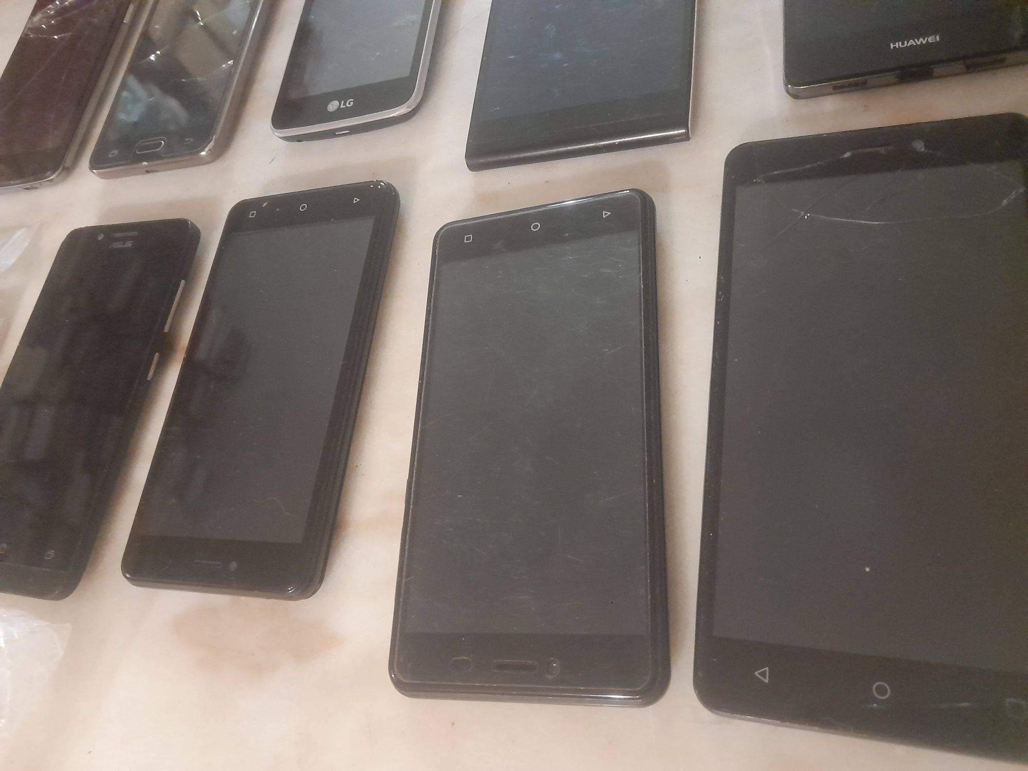 Conjunto de 15 Telemóveis Android Diversos  c/Avaria