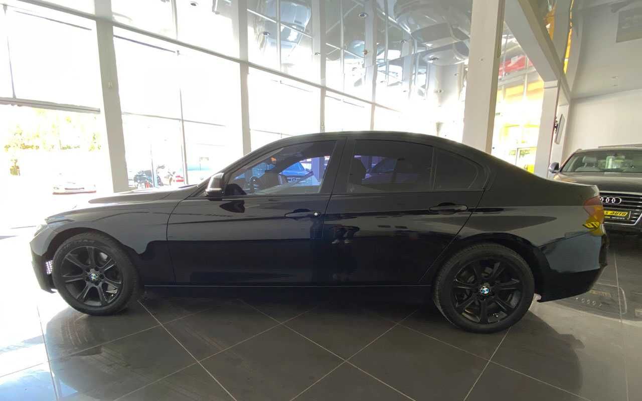 BMW 328 2012 року