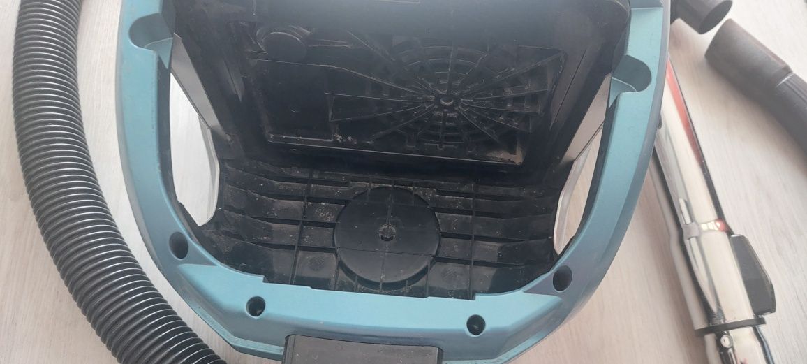 Odkurzacz  Amica  900W
