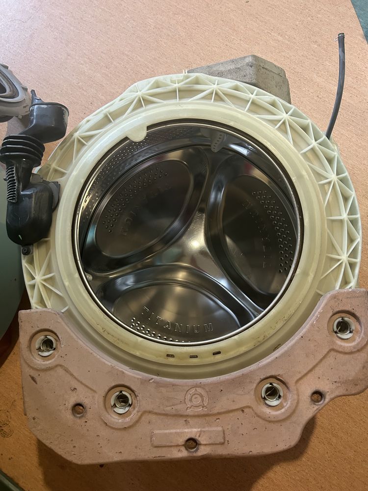 барабан під ремонт пральна машина  hotpoint ariston AQSFPRA109 EU бак